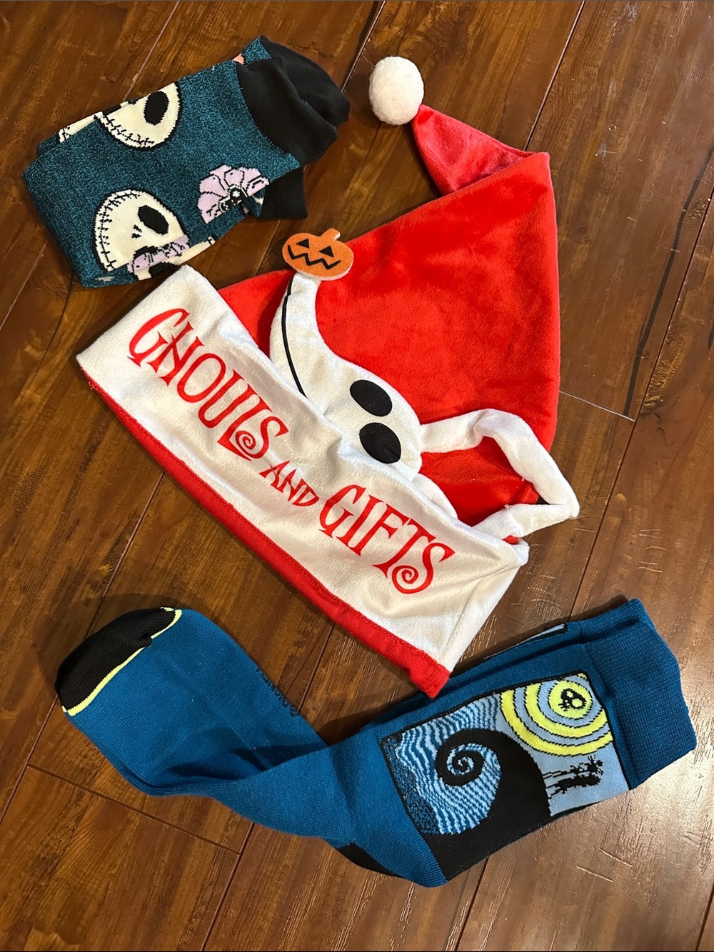 Disney Nightmare Before Christmas ZERO Santa Hat + 2 pairs NWOT Socks NBC
